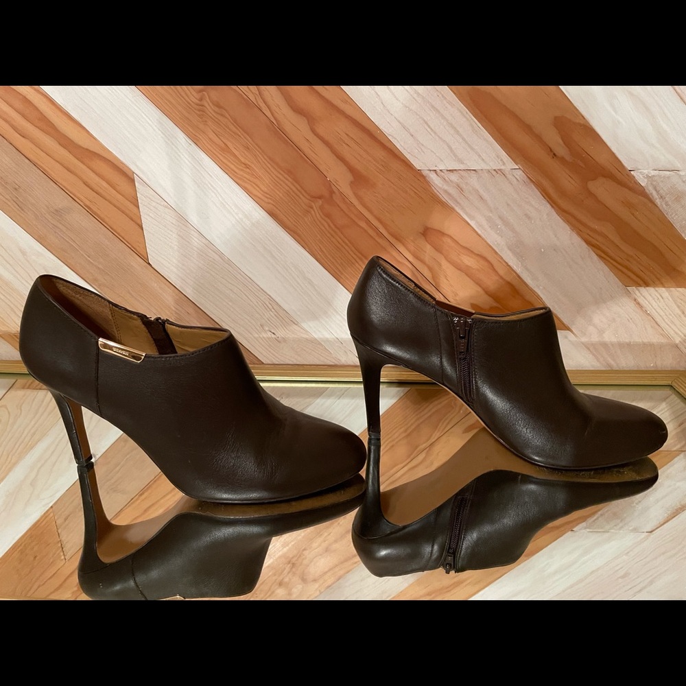 Coach Seneca Heels